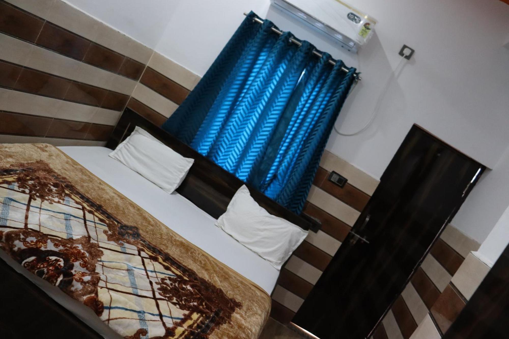 Hotel K.d. Dham Near Prem Mandir
