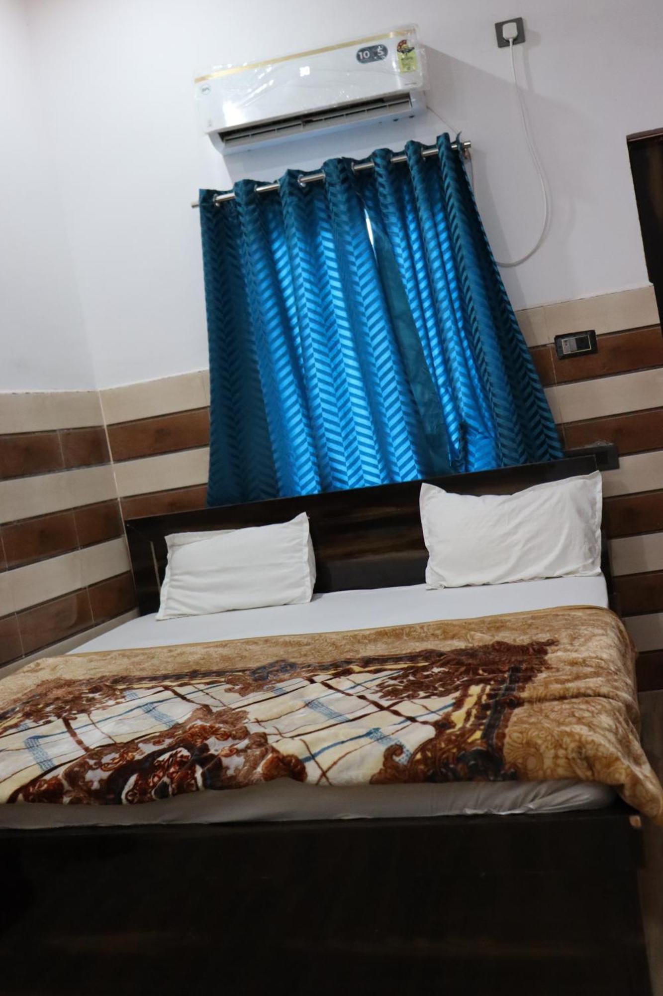Hotel K.d. Dham Near Prem Mandir *