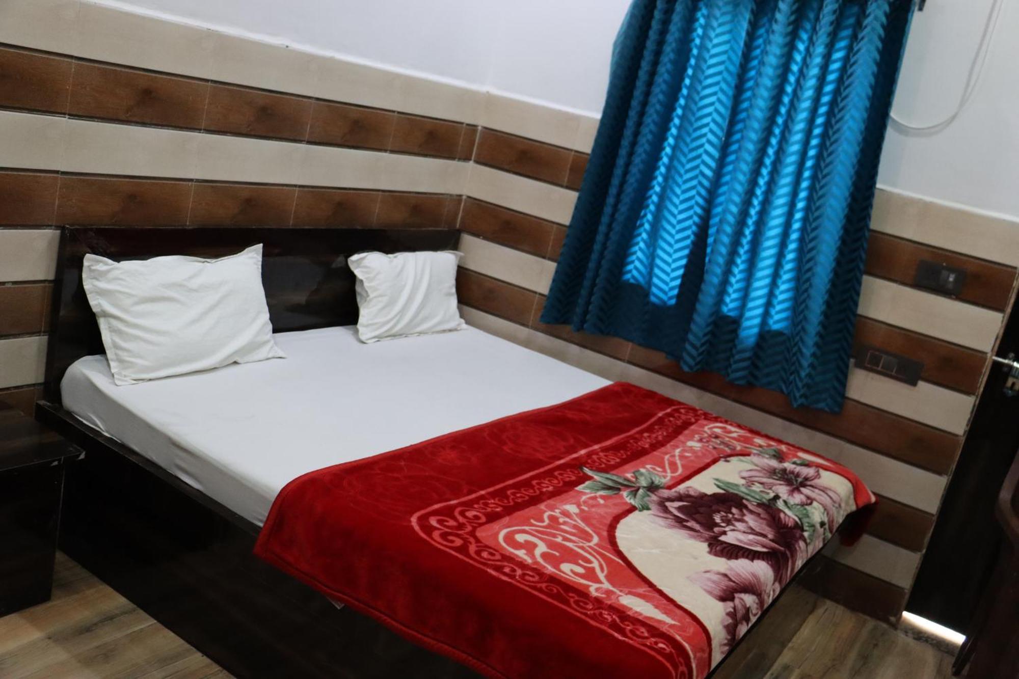 K.d. Dham Near Prem Mandir Hotel Vrindavan