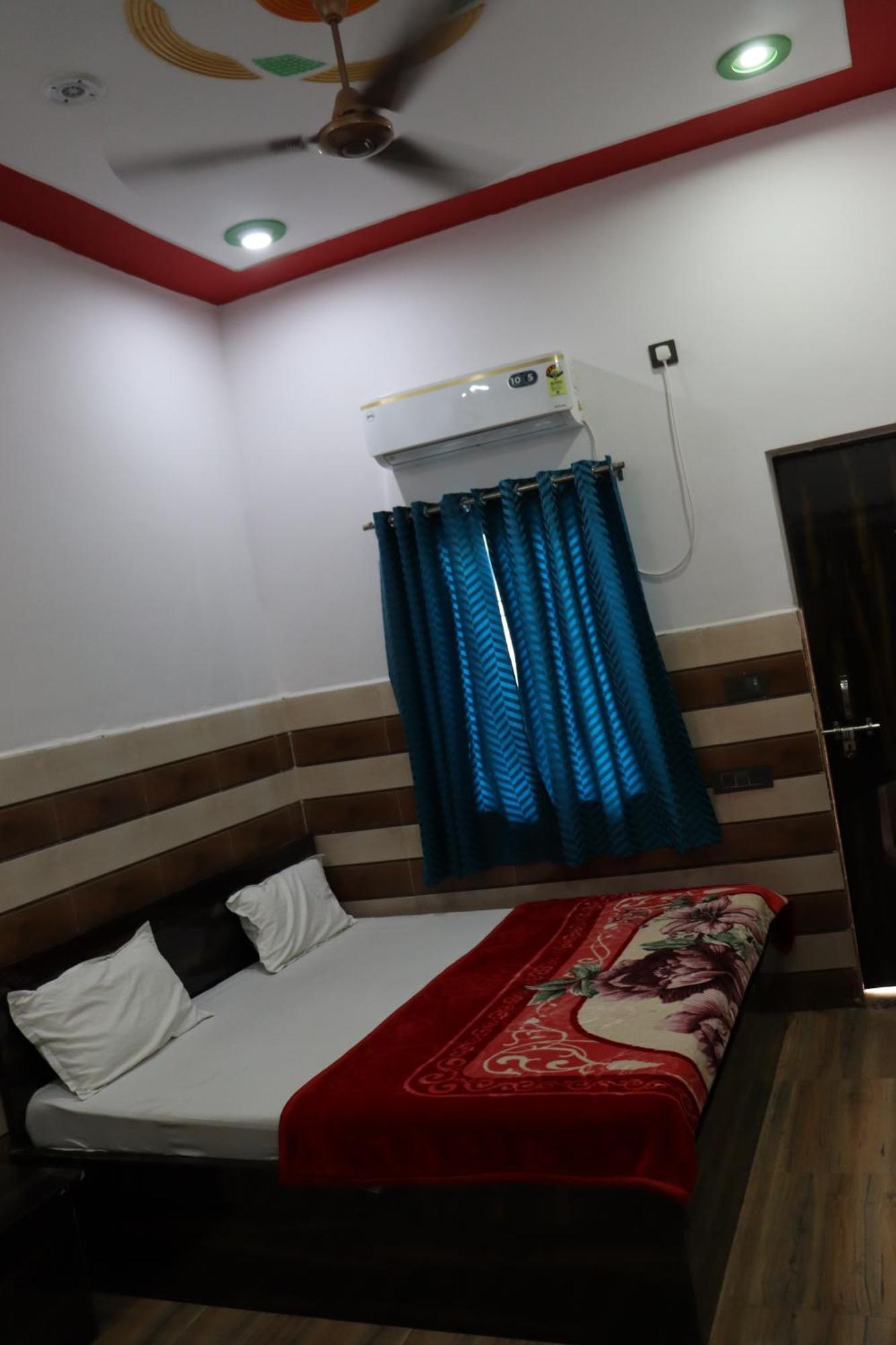 K.d. Dham Near Prem Mandir Hotel *