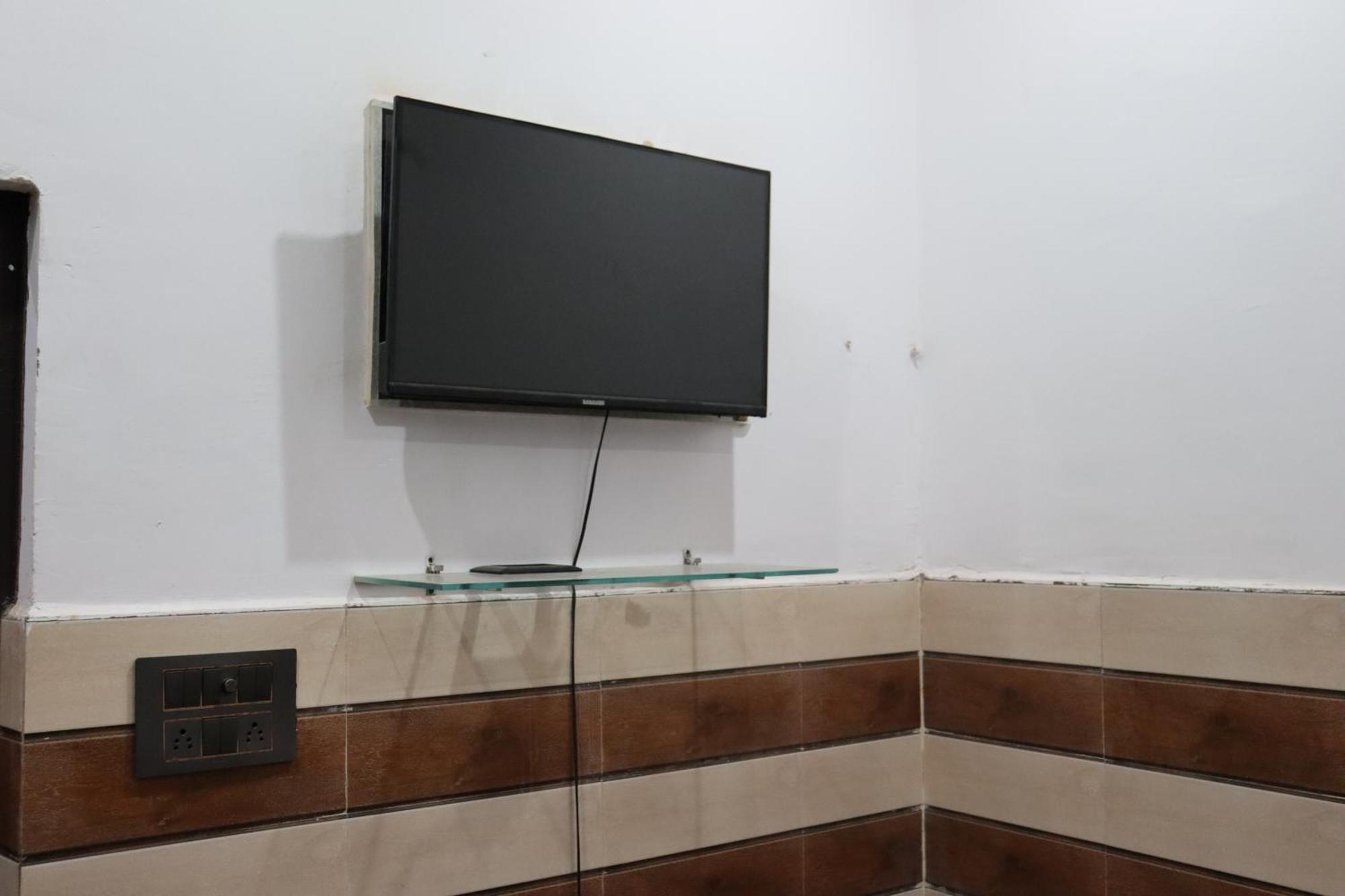 K.d. Dham Near Prem Mandir Hotel Vrindavan